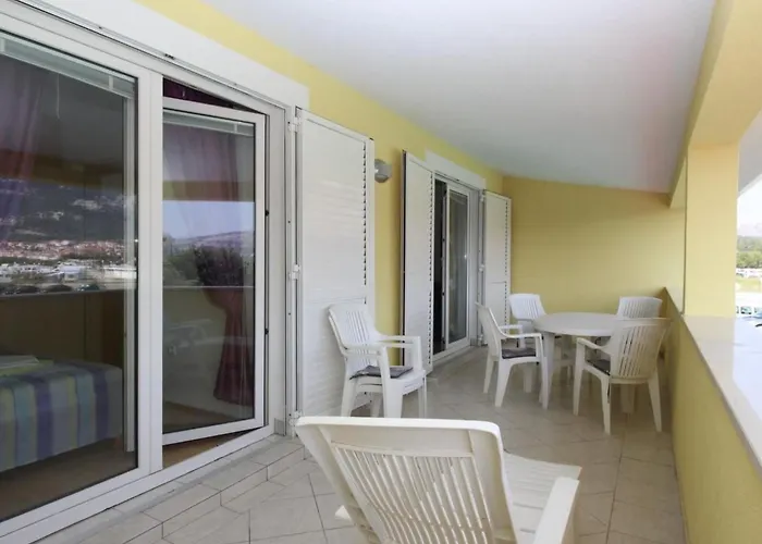 In Mit Eigenem Balkon By Interhome Apartmán Baška